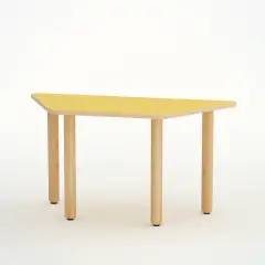 Tavolo Scuola Infanzia Trapezio Giallo – Misura 2, Altezza 52 cm